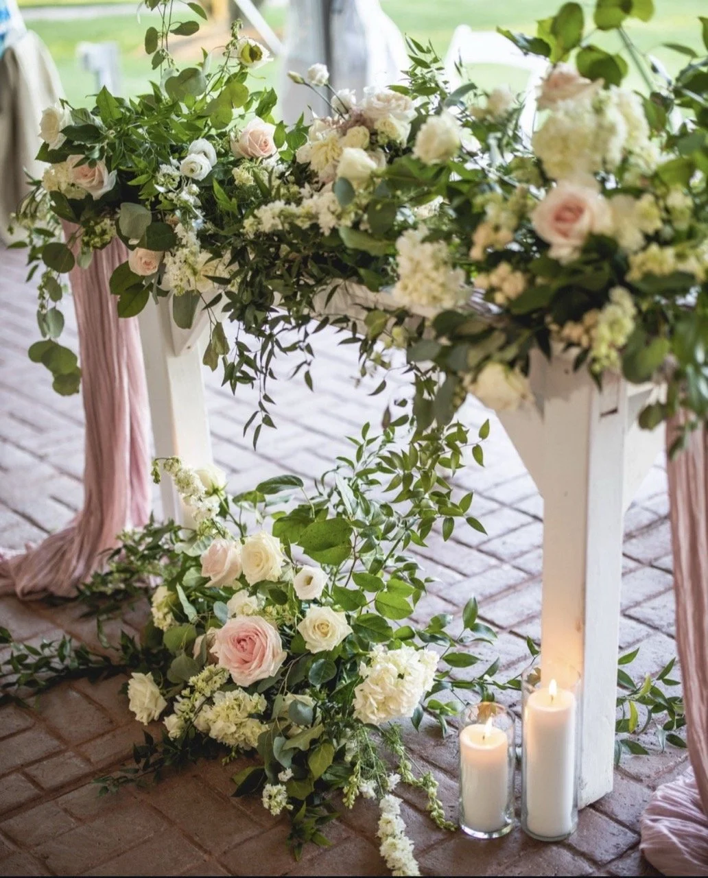 5ft White Sweetheart Table for Wedding Receptions