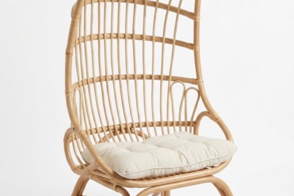 Natural rattan Egg Chair with cream cushion